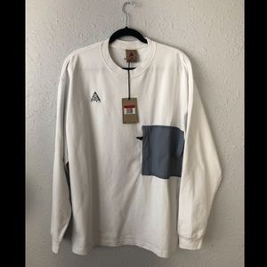 nike acg long sleeve pocket tee